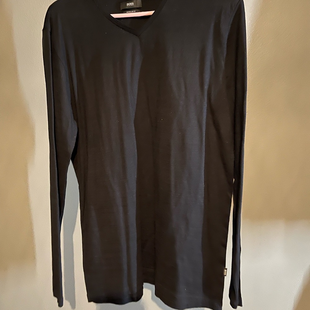 Hugo Boss size L V-neck shirt in the color black